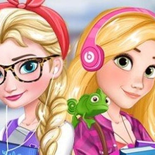Play Elsa & Rapunzel College Girls Online
